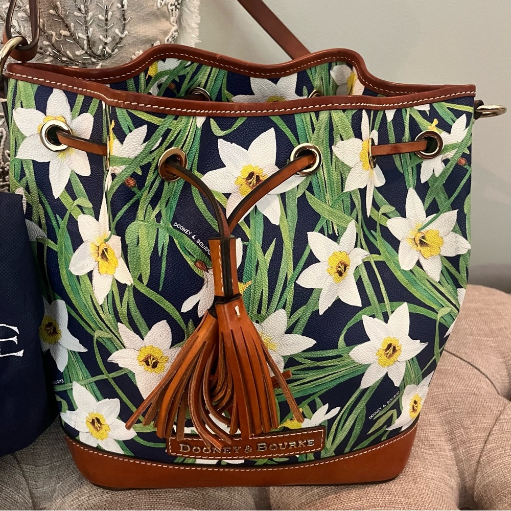 DOONEY and BOURKE Daffodil Drawstring Flower Floral Tassel Bucket Bag - Picture 3 of 13